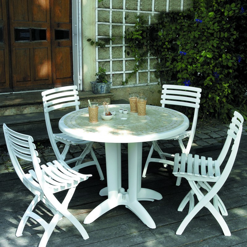 Outdoor Furniture: Dining Chairs: Dangari Resin Folding Outdoor Restaurant Chair