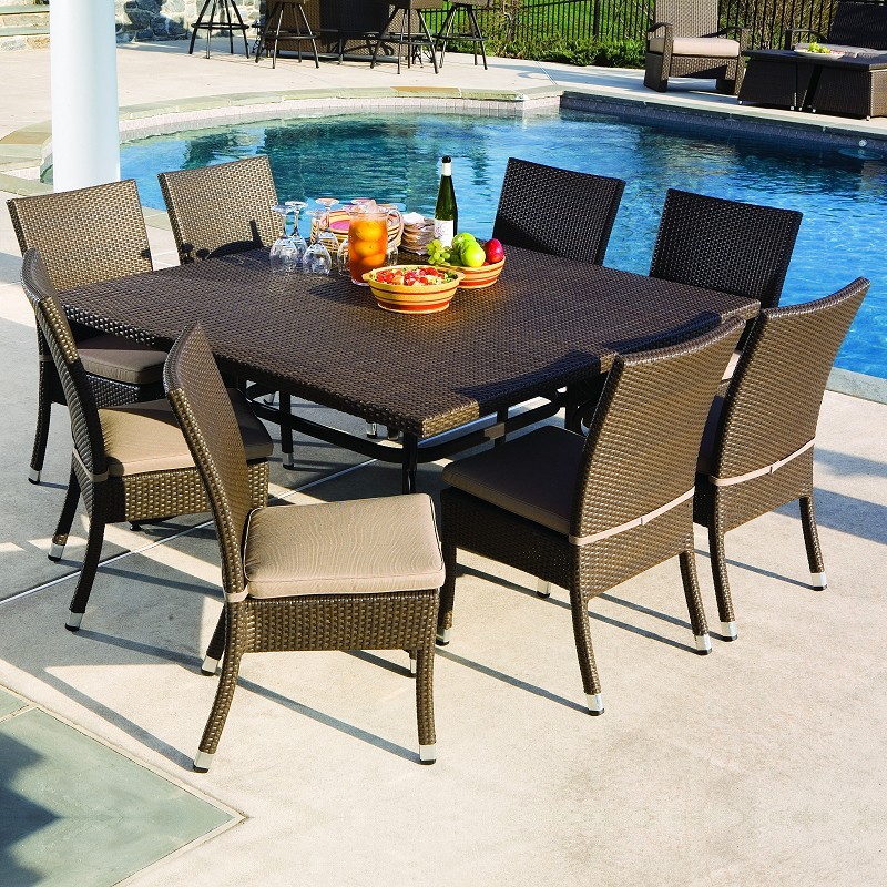 Vento Outdoor Wicker Dining Group 9-Piece
