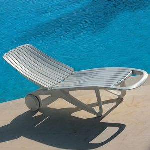 Outdoor Chaise Lounges Buying Tips